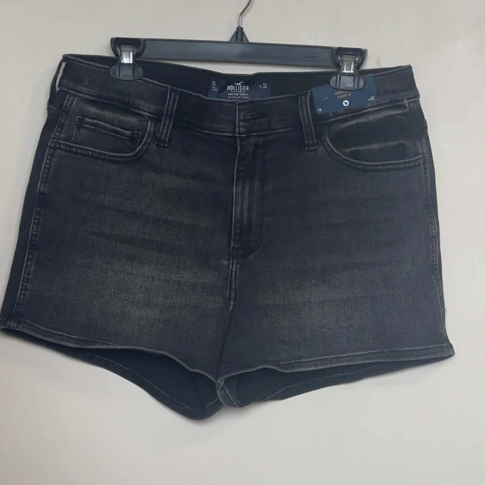 Hollister high- rise ,Black Jean Shorts Stretchy Cut-Off Design - Picture 3 of 11